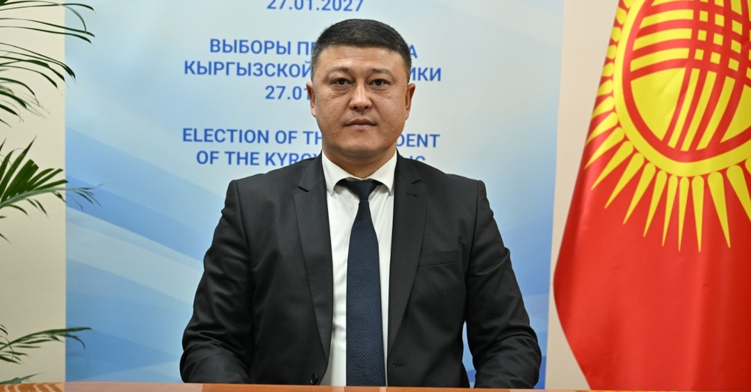 Азамат Эсенбеков Кыргыз Республикасынын Президенттигине талапкерлигин көрсөтүү жөнүндө арыз менен КР БШКга кайрылды
