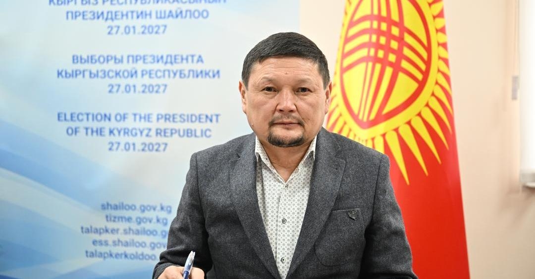 Сыймык Жапыкеев Кыргыз Республикасынын Президенттигине талапкерлигин көрсөтүү жөнүндө арыз менен КР БШКга кайрылды